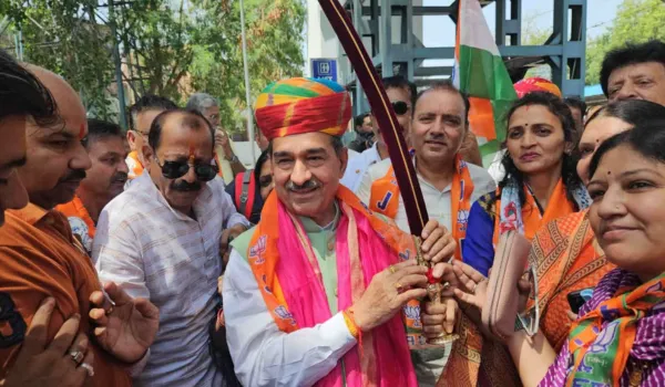 सब पीएम के साथ तो कांग्रेस को राजनीति नहीं करनी चाहिए: राठौड़
