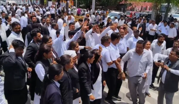 अजमेर में अधिवक्ताओं का उग्र विरोध-प्रदर्शन