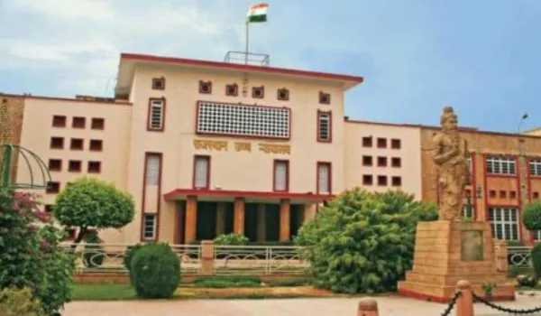 हाई कोर्ट की संविदाकर्मियों को हटाने और बर्खास्तगी पर रोक