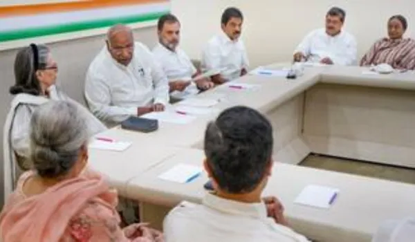 पार्टी नेता बोले- थरूर ने लक्ष्मण रेखा लांघी