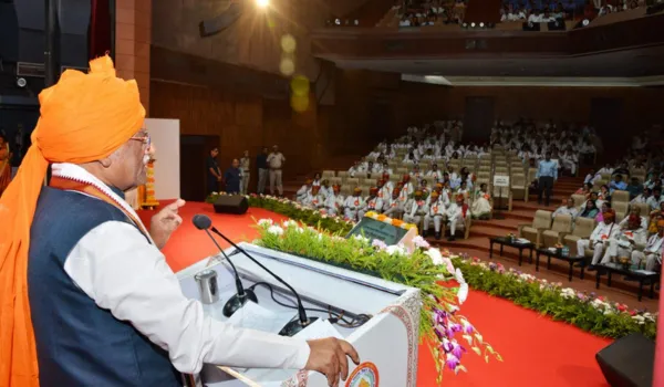 डिग्री तक सीमित रह गए छात्र, इसलिए बढ़ रही बेरोजगारीः बागडे