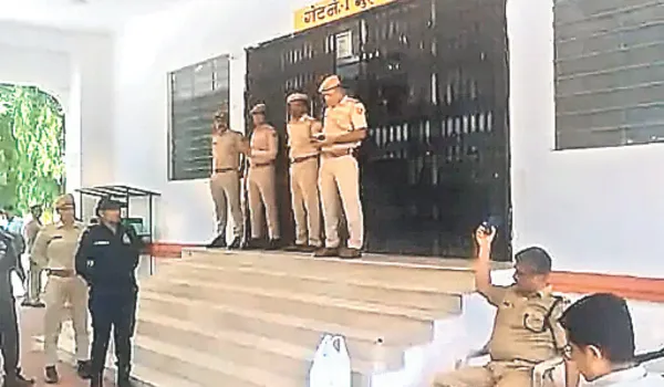 चार जिला कलेक्टर कार्यालयों को बम से उड़ाने की धमकी