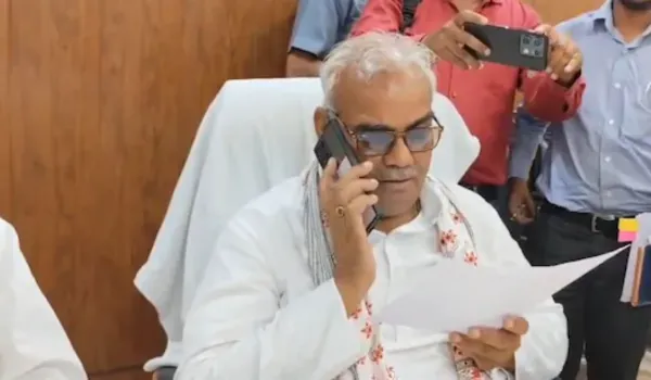 बेटियां फिर अव्वल