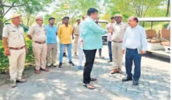 हाजिरी रजिस्टर में साइन क्यों नहीं करते... खुद का घर है क्या?