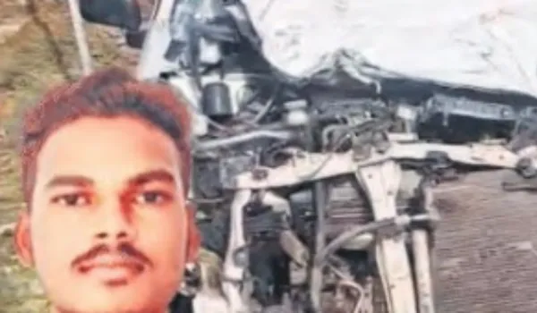 भीषण सड़क हादसा, 2 लोगों की मौत... 3 घायल