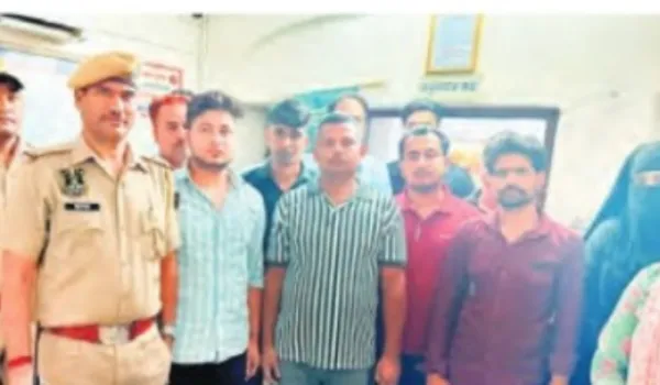 पांच पुलिसकर्मी समेत 13 जनों को किया गिरफ्तार