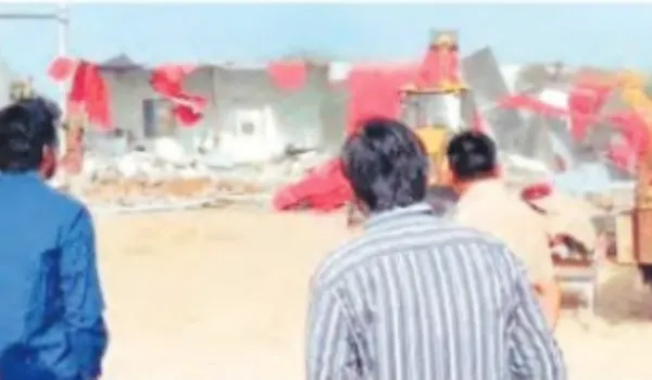 हैवान हिस्ट्रीशीटर तेजपाल की फैक्ट्री पर चला बुलडोजर