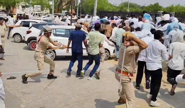 कलेक्ट्रेट का घेराव कर रही भीड़ को खदेड़ा, गुढ़ा से धक्का-मुक्की