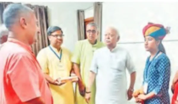 भागवत ने किया सम्मानित