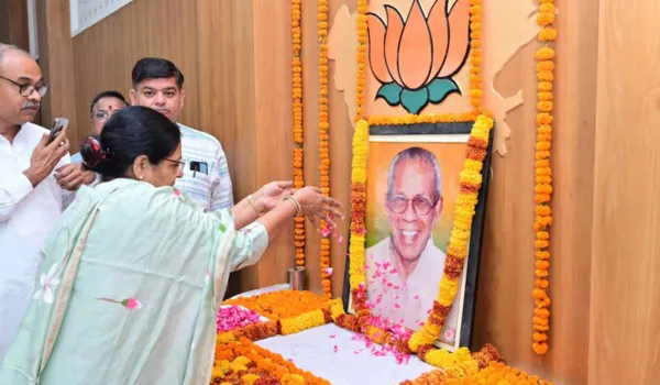 पिता की श्रद्धांजलि सभा में भावुक हुईं सांसद मंजू शर्मा