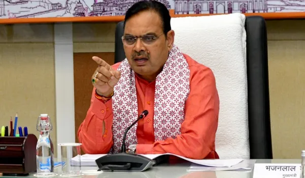 उत्पीड़न का दोषी हटाया गबन में अफसर बर्खास्त