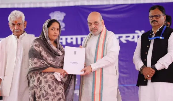 पुंछ में पीड़ित परिवारों से मिले अमित शाह