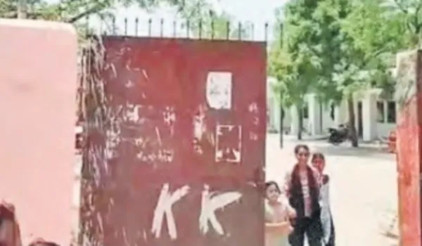 छात्र से उठक-बैठक लगवाई... तबीयत बिगड़ी, हंगामा
