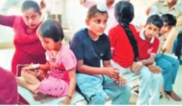पिकनिक के दौरान 48 स्कूली बच्चे बीमार