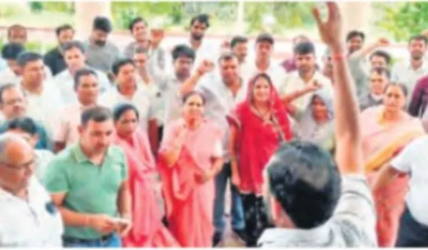 कर्मचारियों का कार्य बहिष्कार शुरू