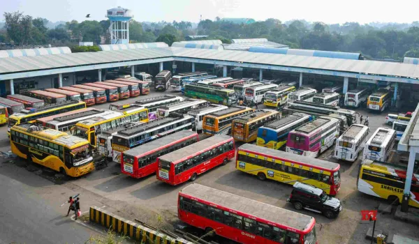 8000 स्लीपर बसों के पहिये थमे, रोडवेज ने संभाला मोर्चा