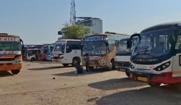 सरकार सख्त, बस ऑपरेटर आज तय करेंगे अगली रणनीति