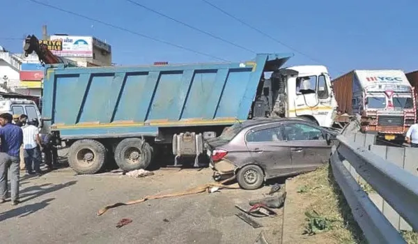 एक पल में ही उजड़ गए कई हंसते-खेलते परिवार