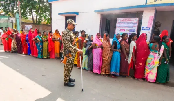 पहले चरण में दिखा लोकतंत्र का जोश, 64.66% मतदान