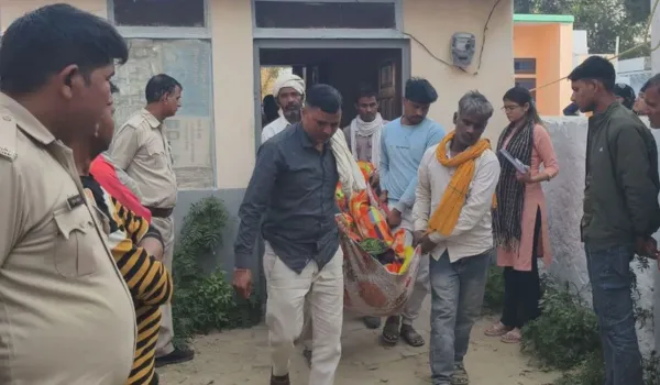 बेटे ने की मां-बाप की कुल्हाड़ी से हत्या