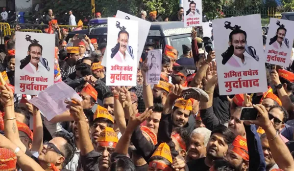 सिंधी समाज सड़कों पर उतरा, कलेक्ट्रेट पर प्रदर्शन