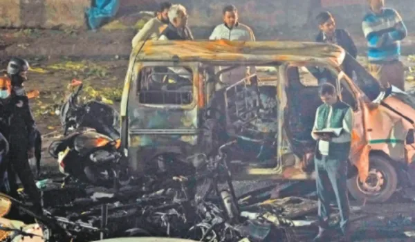 आग की लपटें... चारों तरफ क्षतिग्रस्त वाहन और क्षत-विक्षत शव
