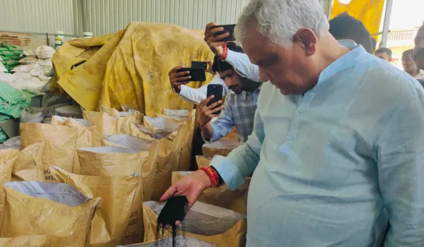 सांचौर में मंत्री किरोड़ी मीणा ने 3 फैक्ट्रियों पर मारा छापा