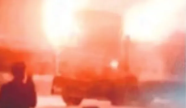 नेशनल हाईवे पर कंटेनर में लगी आग, दहशत