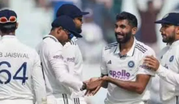 बुमराह के पंच से भारत मजबूत