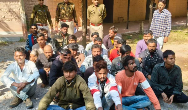 ठगों को बैंक अकाउंट देने वाले 24 अरेस्ट