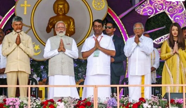 लाखों लोगों को राह दिखा रही सत्य साई बाबा की शिक्षाएं: PM