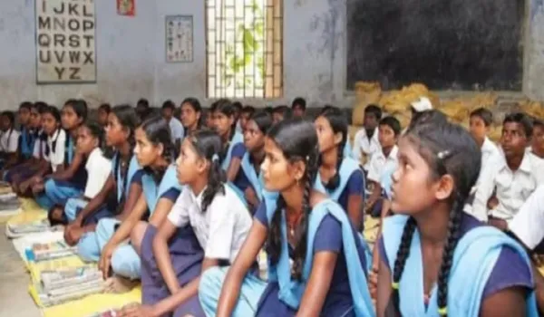 सरकारी की घटती चमक और निजी स्कूलों की बढ़ती रफ्तार