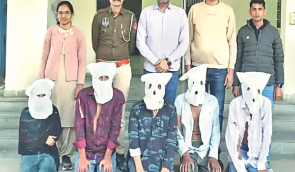 डेटिंग एप की दोस्ती बनी लूट का हनीट्रैप, युवती सहित 5 अरेस्ट