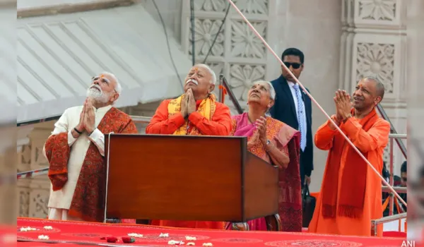 राम मंदिर ध्वजारोहण युगांतकारी, सदियों के जख्म भर रहे हैं: मोदी
