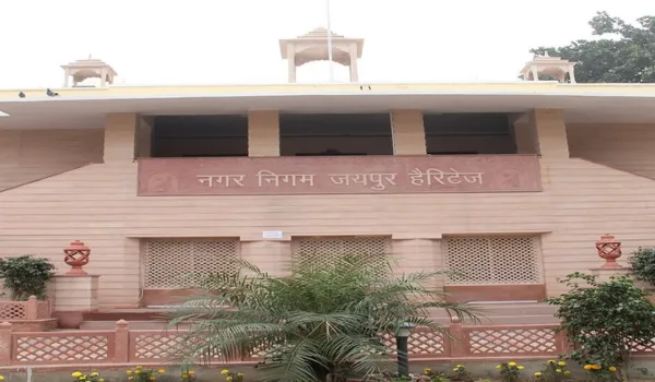 2 जर्जर भवन ढहाए, चार अस्थायी रूप से किए सील