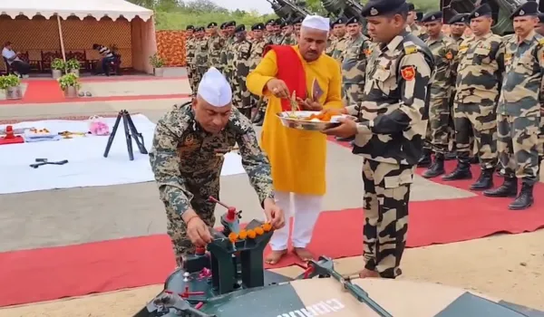 शस्त्र पूजन कर सेना देती है शक्ति और विजय का संदेश
