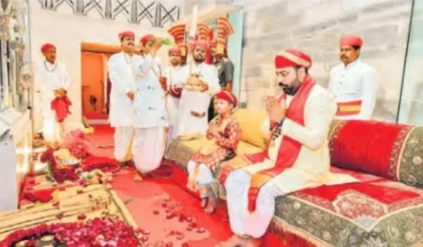 डॉ. लक्ष्यराज ने किया ऐतिहासिक अस्त्र-शस्त्रों का पूजन