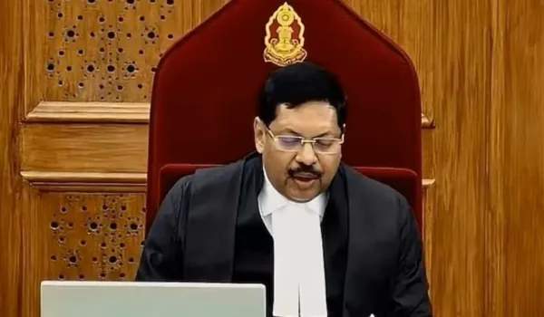 सीजेआई गवई पर जूता फेंकने की कोशिश