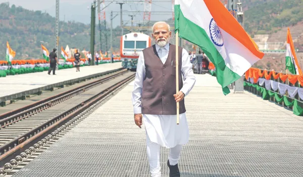 मोदी युग का सफरः सूखाग्रस्त गुजरात से विकसित भारत तक