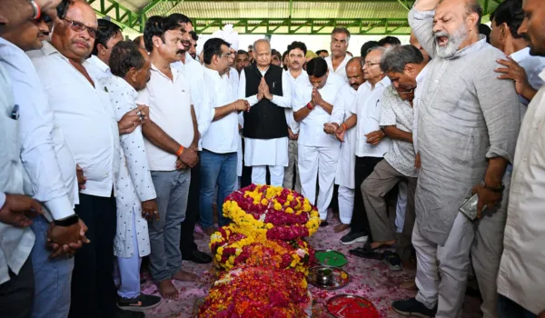 वरिष्ठ कांग्रेस नेता भरत सिंह कुंदनपुर पंचतत्व में विलीन