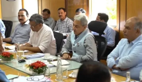 दिवाली से पूर्व गांव-शहर की सड़कों की मरम्मत होः पंत