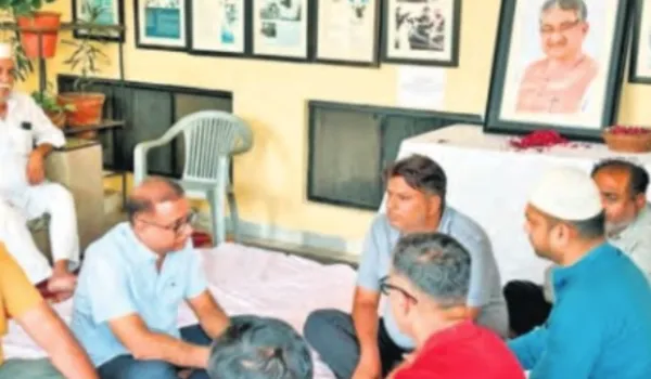 फर्स्ट इंडिया न्यूज के डायरेक्टर वीरेंद्र चौधरी ने अश्क अली टांक को दी श्रद्धांजलि, परिजनों को बंधाया ढांढस