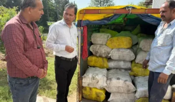 बिना बिल के बस में रखा 3000 किलो मावा जब्त