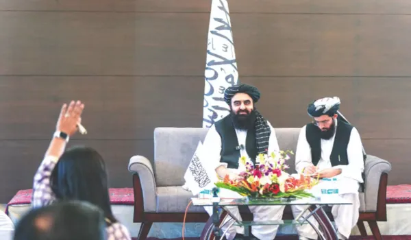 मुत्ताकी की दूसरी मीडिया ब्रीफिंग में शामिल हुईं महिला पत्रकार