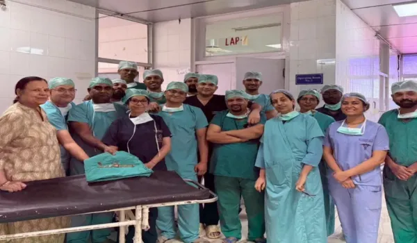 युवक के पेट से निकाली घड़ी, नट-बोल्ट और कीलें