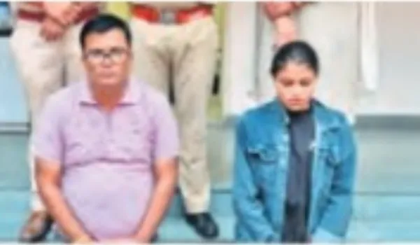 करने ब्लैकमेल वाली महिला सहित दो अरेस्ट