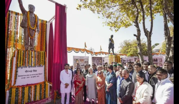 हिमाचल को पर्याप्त मदद नहीं मिली: प्रियंका