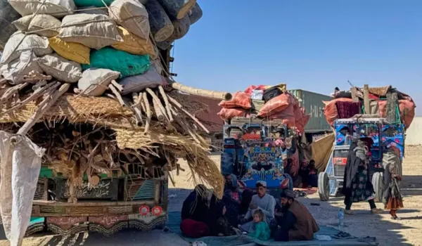 काबुल का पाक रक्षा मंत्री व ISI प्रमुख को वीजा देने से इनकार