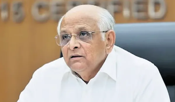 मुख्यमंत्री पटेल को छोड़ सभी 16 मंत्रियों ने इस्तीफा दिया