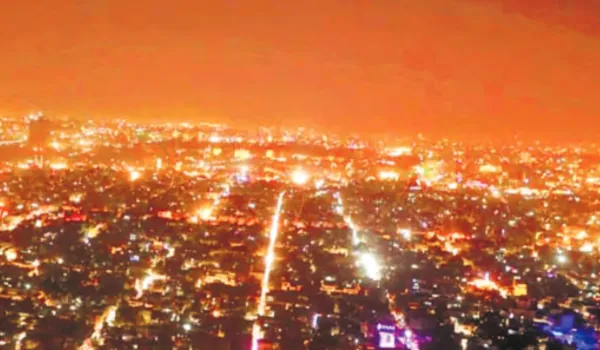 लक्ष्मीजी के स्वागत के लिए छोटी काशी सज-धजकर तैयार शहर रोशन... बाजारों में बहार